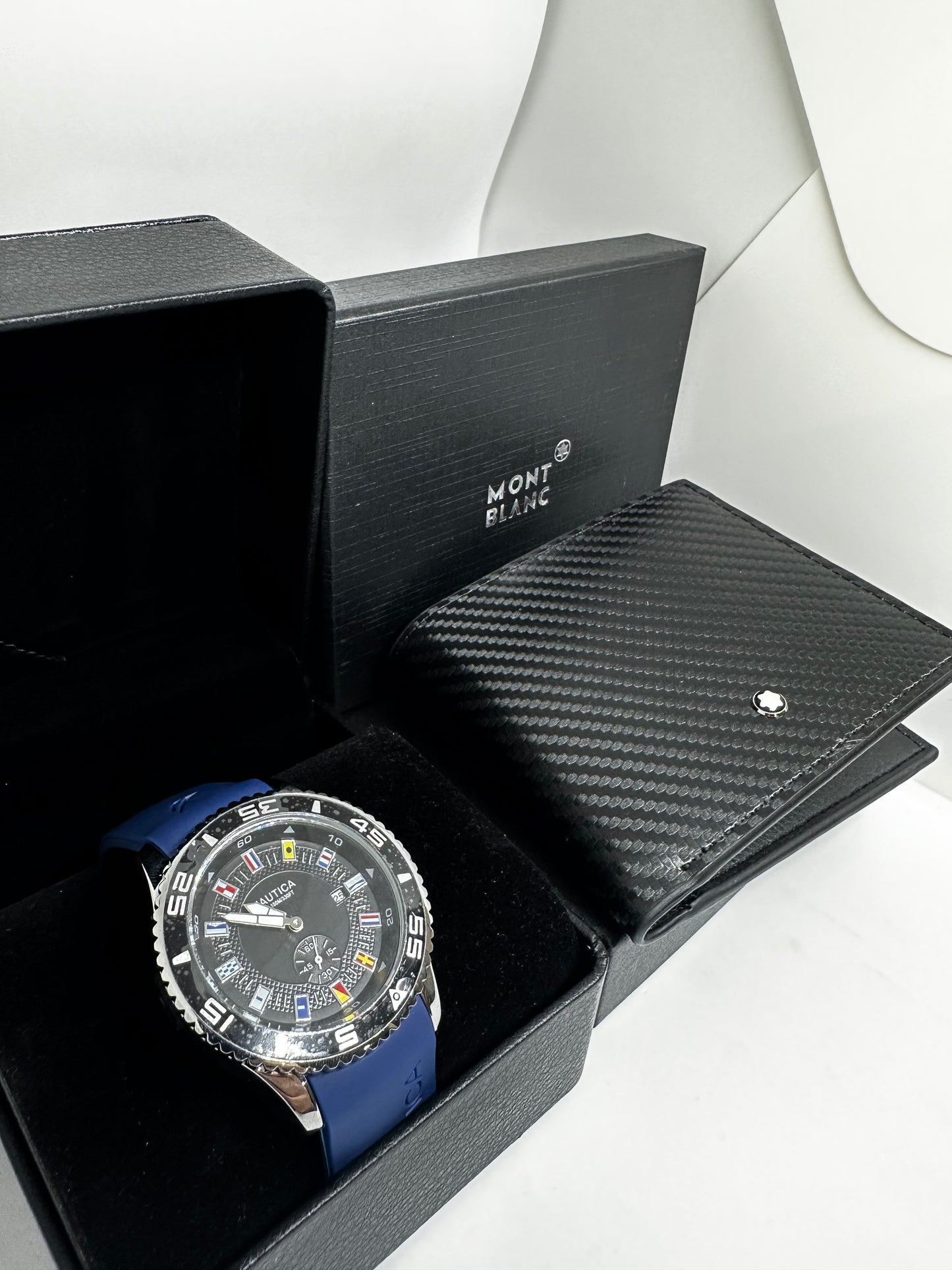 Reloj Nautica + Billtera MontBlanc. RNB06